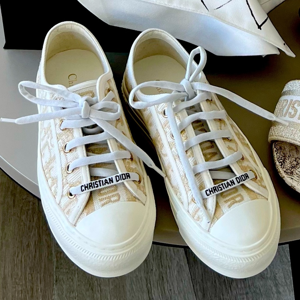 BEAUTIFUL DIOR GOLD WHITE SNEAKERS